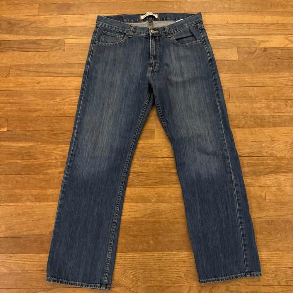 Tommy Hilfiger Freedom Relaxed straight leg medium wash jeans size 34 x 31 b47